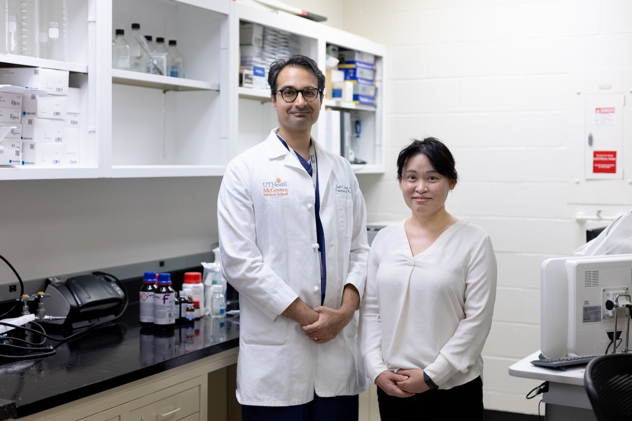 Study authors Sunil A. Sheth, MD, with McGovern Medical School at UTHealth Houston, and Youngran Kim, PhD, with UTHealth Houston School of Public Health, in the lab. (Photo by Rogelio Castro/UTHealth Houston)