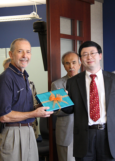 Dr. Turley receiving a gift the from Dr.Zhang