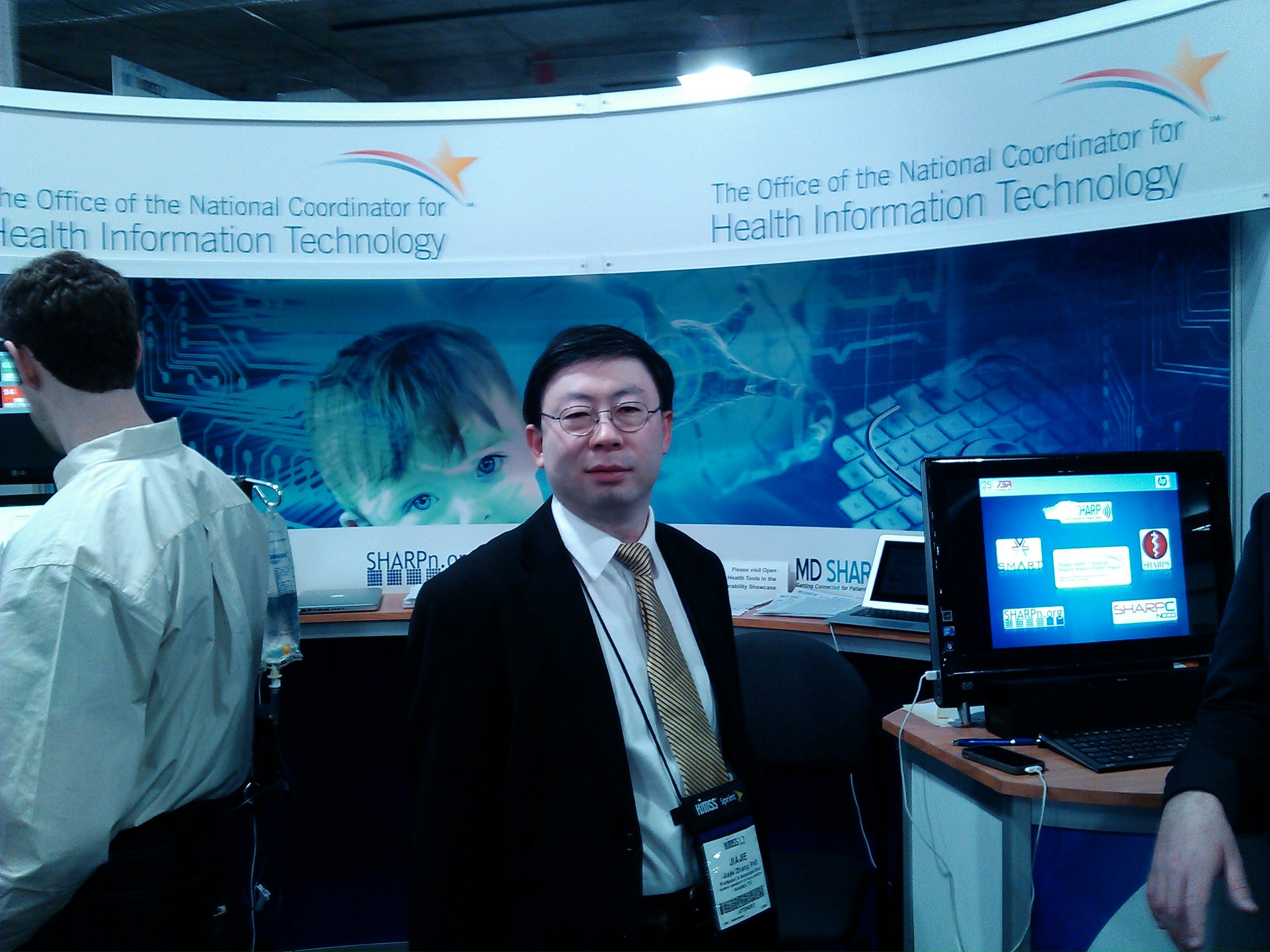 Dr. Jiajie Zhang at HIMSS 2012 SHARP Grantees Booth